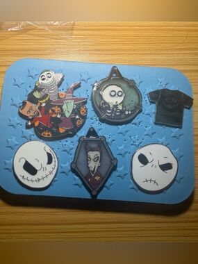 Nightmare Before Christmas Enamel Pin Set+ 2 Brand New Pin Folios